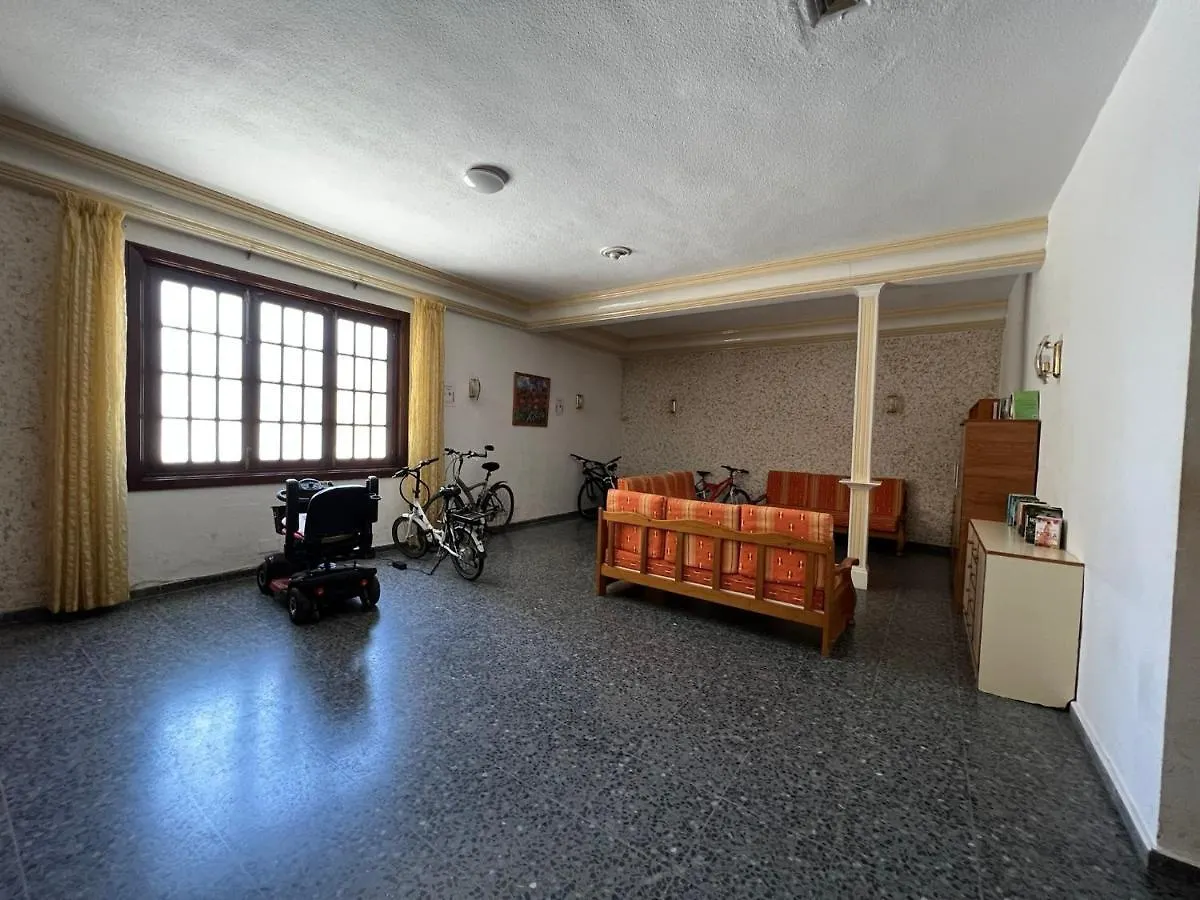 Beach Front Holiday Studio Фуэнхирола 0*,