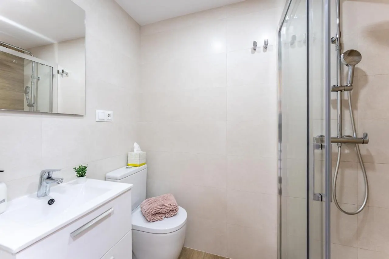 Beach Front Holiday Studio Фуэнхирола