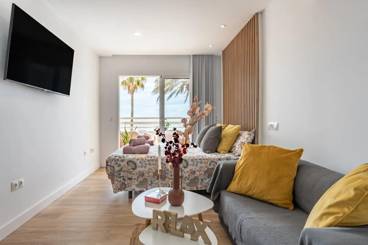 Beach Front Holiday Studio Apartment Fuengirola