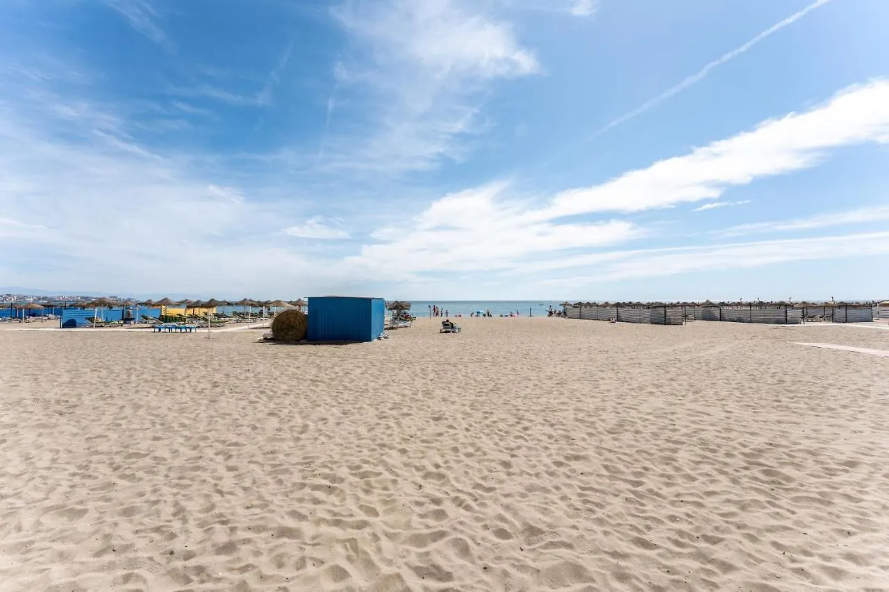 Beach Front Holiday Studio Apartment Fuengirola