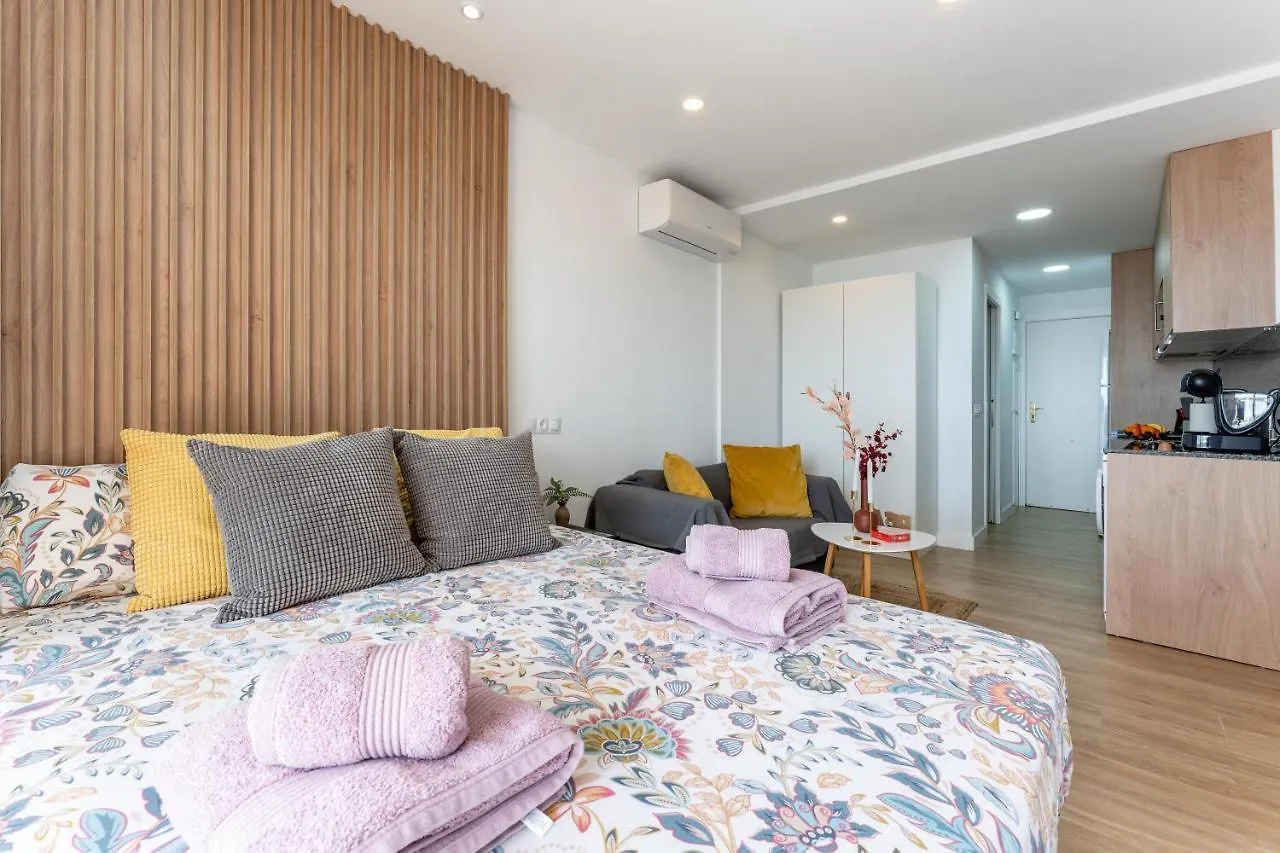 Beach Front Holiday Studio Apartment Fuengirola